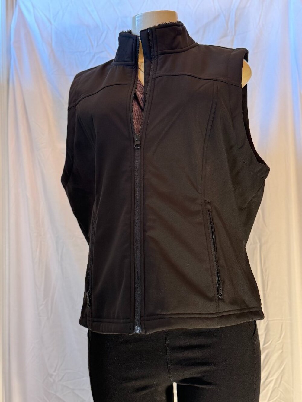 Shyanne Sherpa Lined Black Zip front Vest Women's L. Like new!
